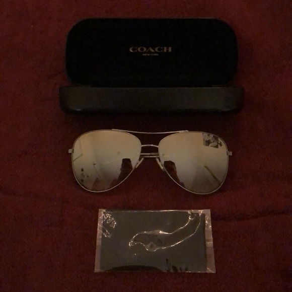 Coach Accessories - Coach Pilot Sunglasses (L1013)